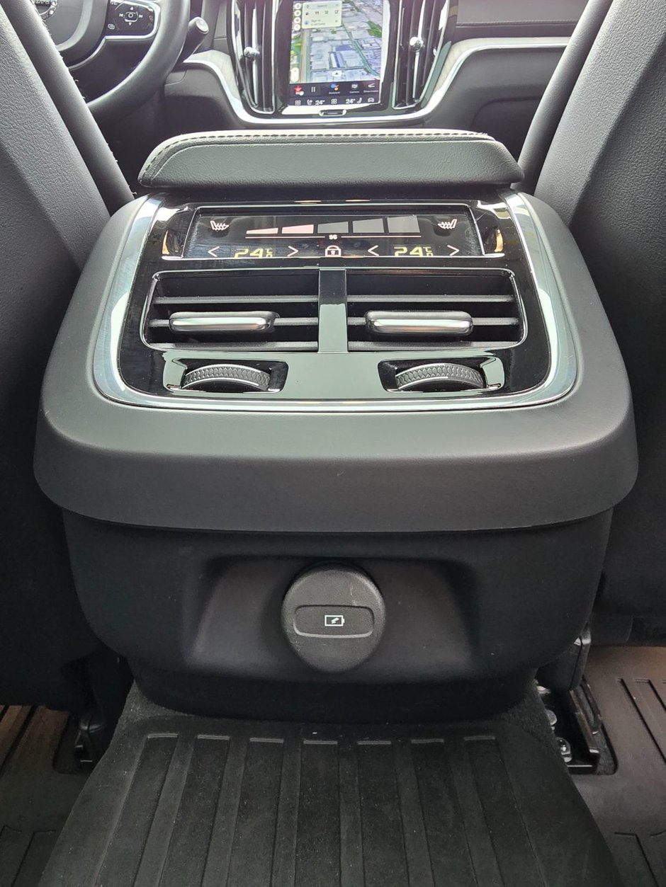 2023 Volvo V60 CROSS COUNTRY ULTIMATE-20