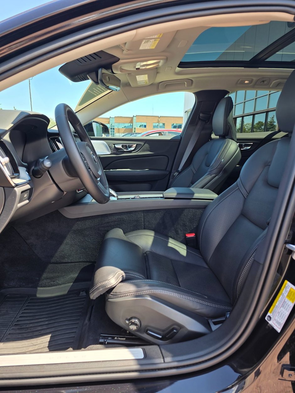 2025 Volvo V60 Cross Country ULTRA-24