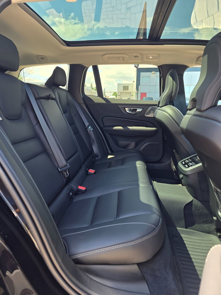 2025 Volvo V60 Cross Country ULTRA-19