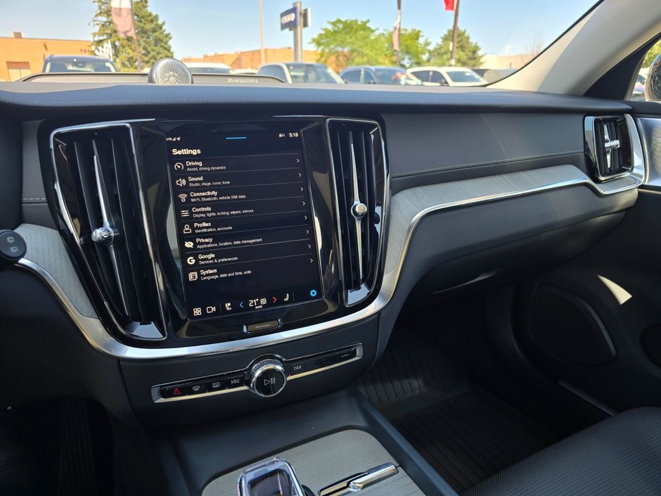 2025 Volvo V60 Cross Country ULTRA-28