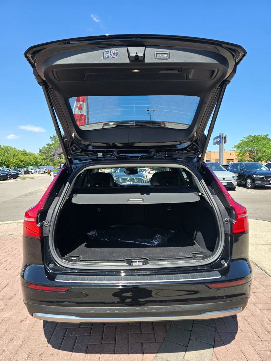 2025 Volvo V60 Cross Country ULTRA-15