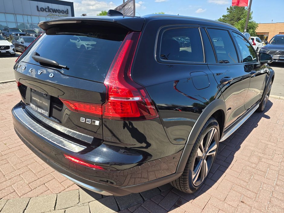 2025 Volvo V60 Cross Country ULTRA-14