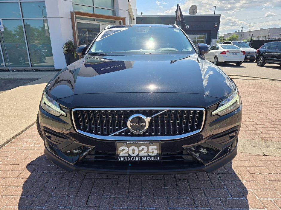 2025 Volvo V60 Cross Country ULTRA-3
