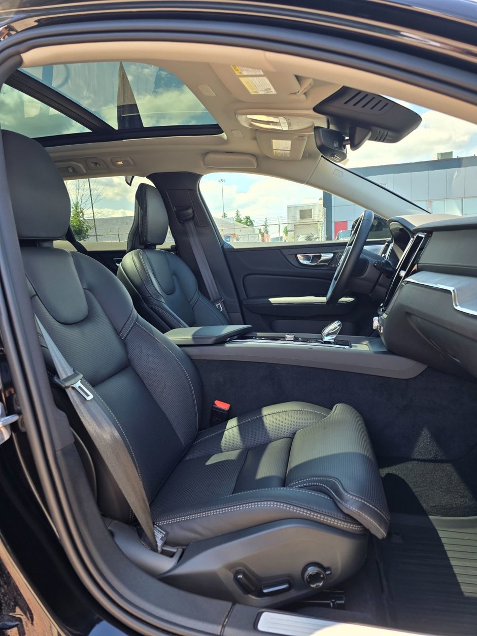 2025 Volvo V60 Cross Country ULTRA-23
