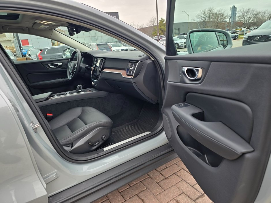 2025 Volvo V60 CROSS COUNTRY PLUS-23