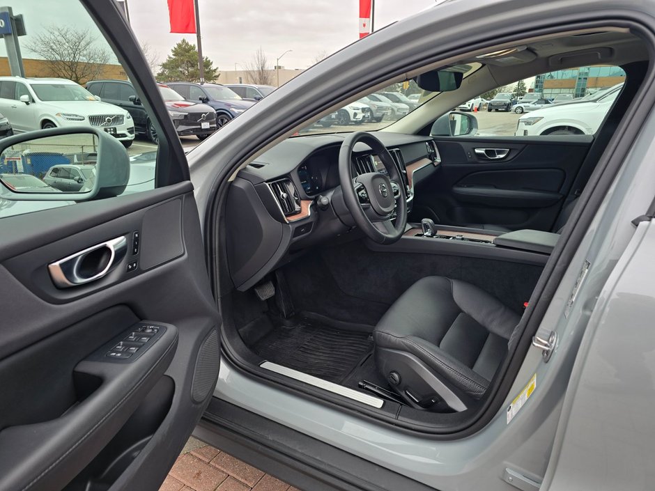 2025 Volvo V60 CROSS COUNTRY PLUS-12