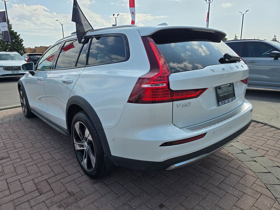 2025 Volvo V60 CROSS COUNTRY PLUS-11