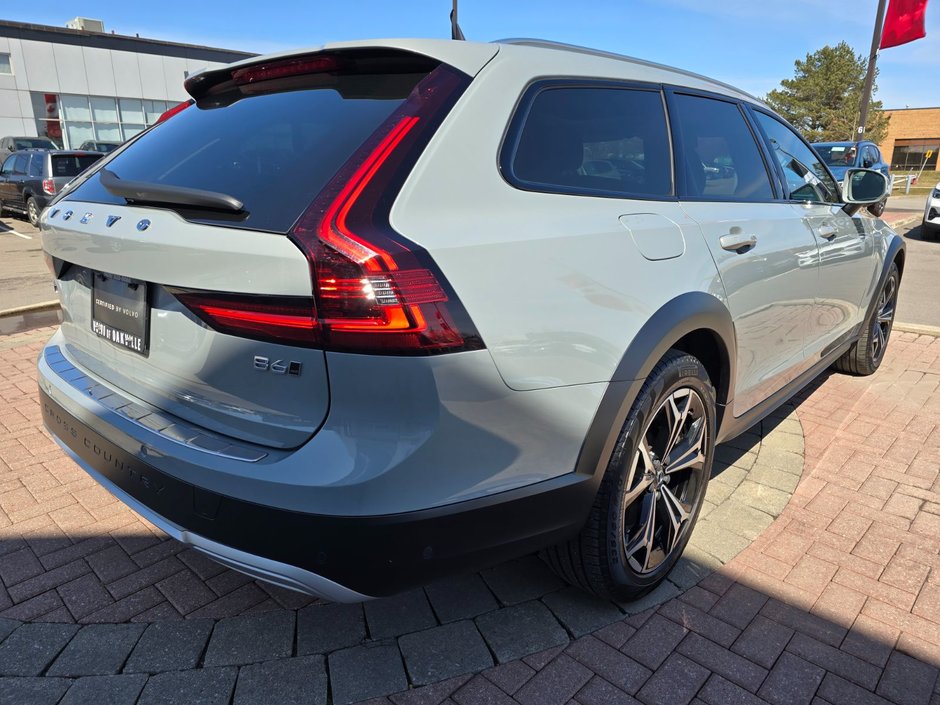 2024 Volvo V90 Cross Country PLUS-14