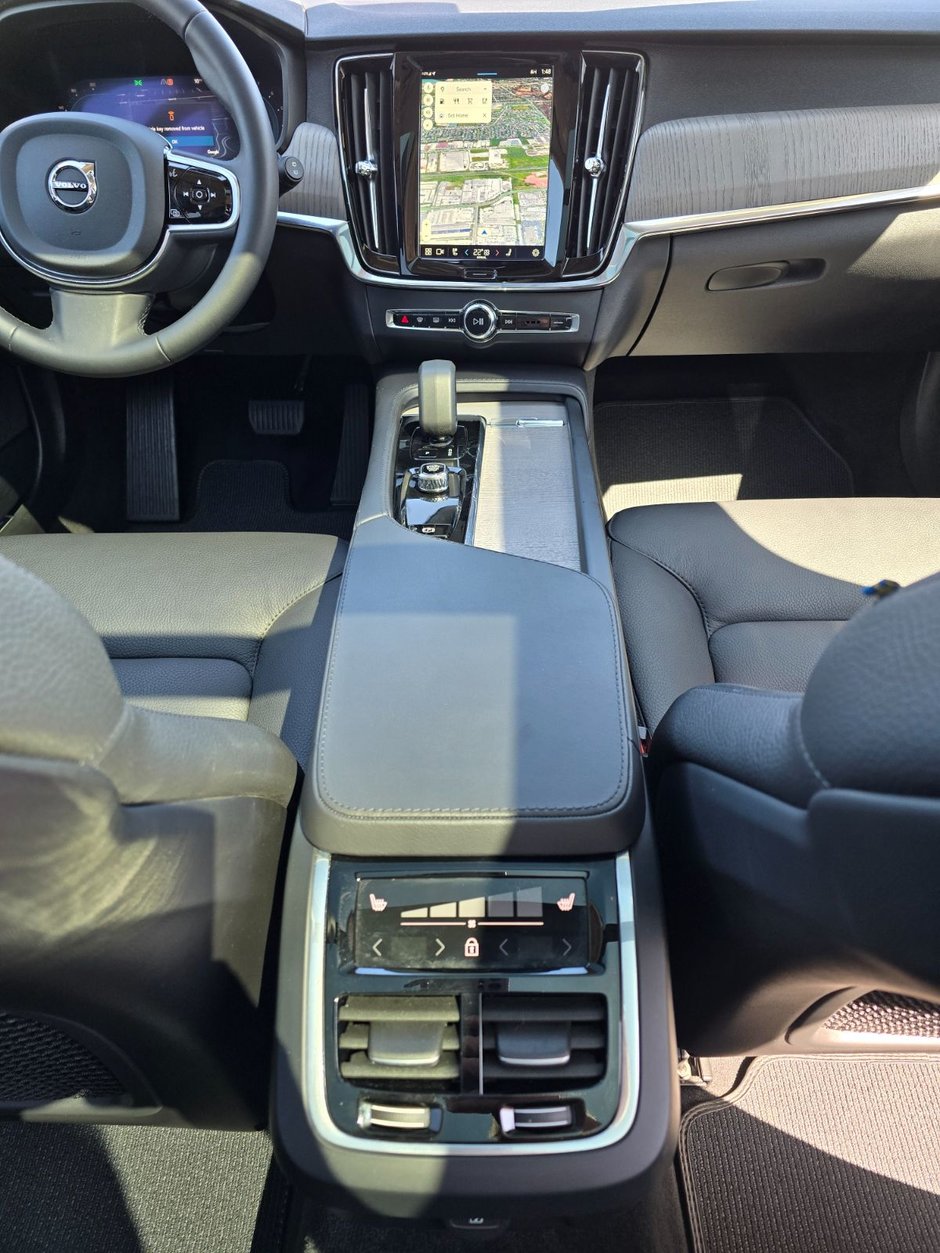 2024 Volvo V90 Cross Country PLUS-21