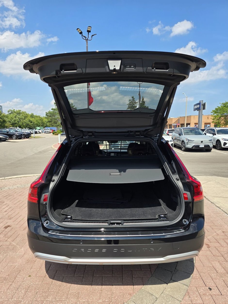 2025 Volvo V90 Cross Country ULTRA-15