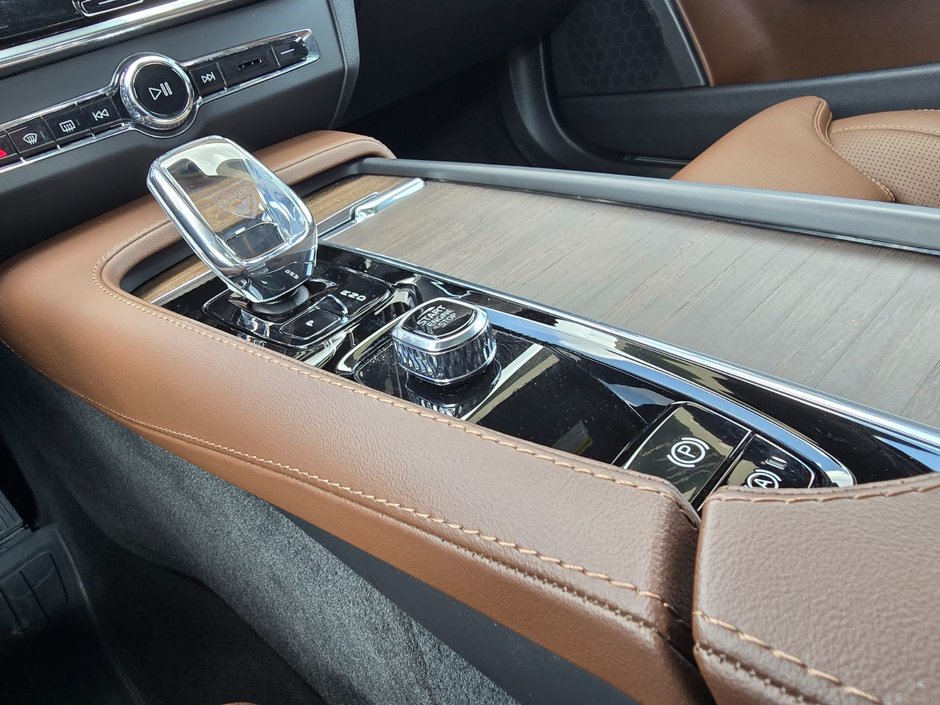 2025 Volvo V90 Cross Country ULTRA-32