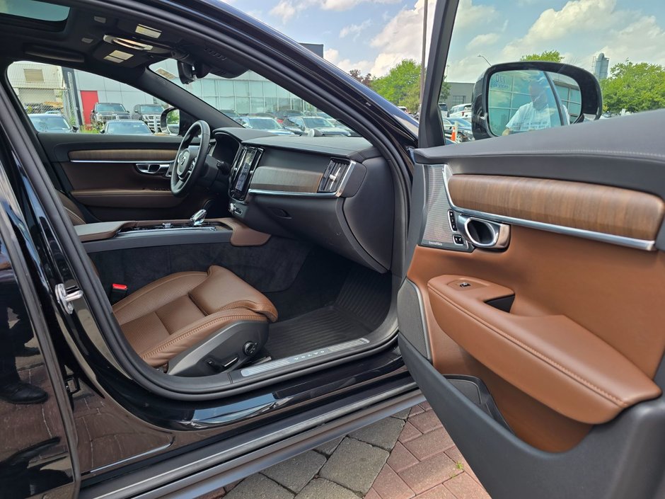 2025 Volvo V90 Cross Country ULTRA-26