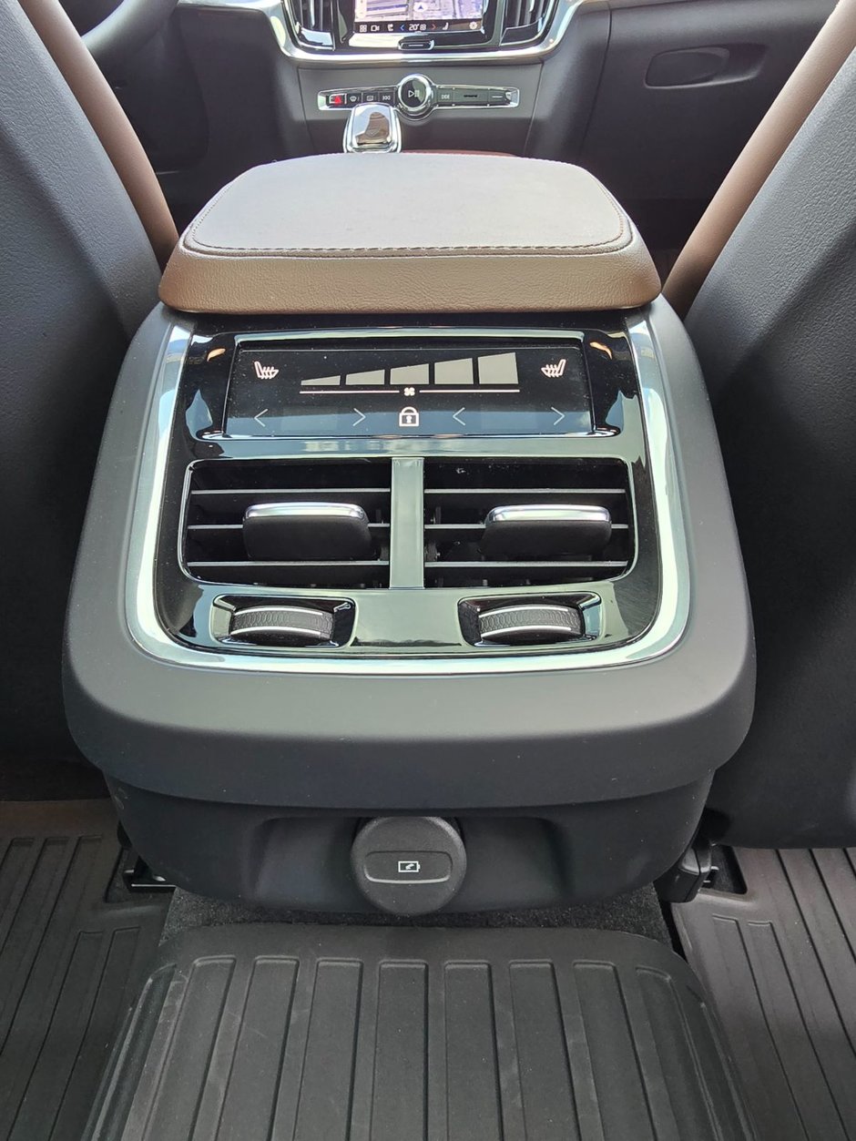 2025 Volvo V90 Cross Country ULTRA-24