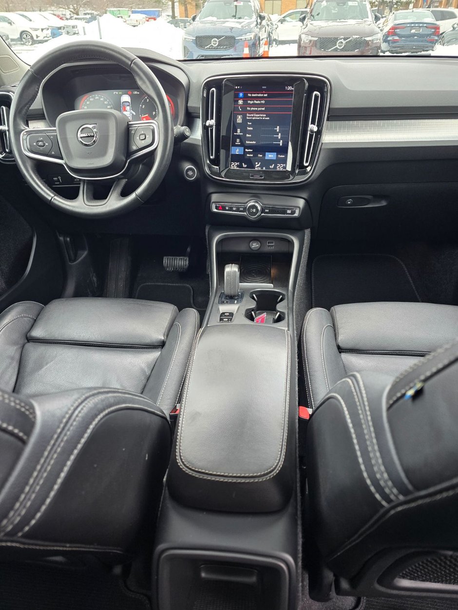2019 Volvo XC40 MOMENTUM-19