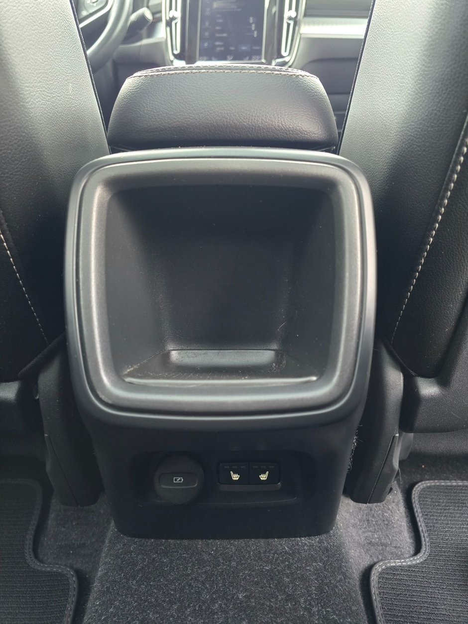 2019 Volvo XC40 MOMENTUM-18