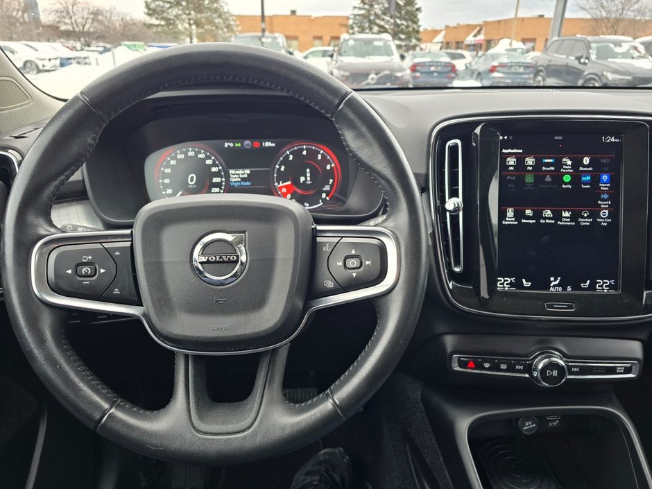 2019 Volvo XC40 MOMENTUM-26