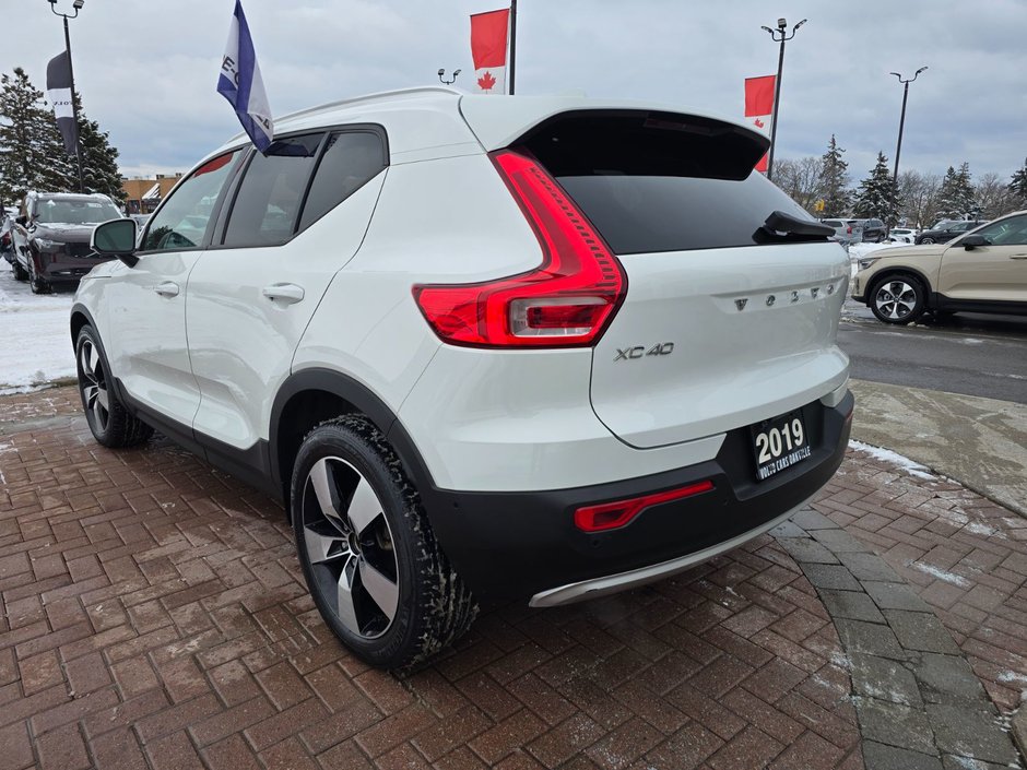 2019 Volvo XC40 MOMENTUM-11