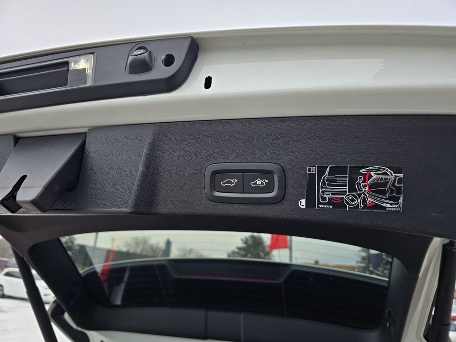 2019 Volvo XC40 MOMENTUM-15