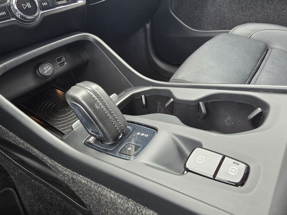 2019 Volvo XC40 MOMENTUM-27