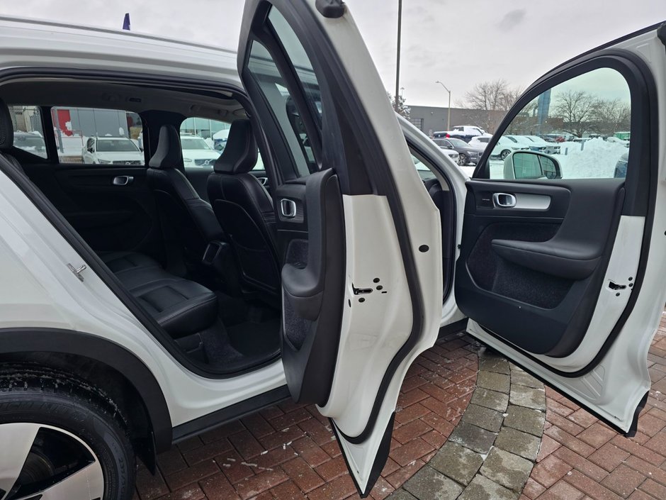 2019 Volvo XC40 MOMENTUM-7