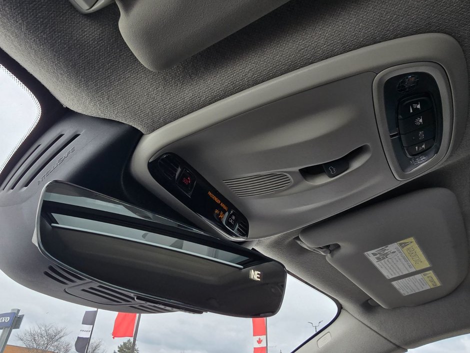 2019 Volvo XC40 MOMENTUM-24