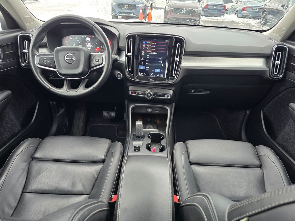 2019 Volvo XC40 MOMENTUM-3