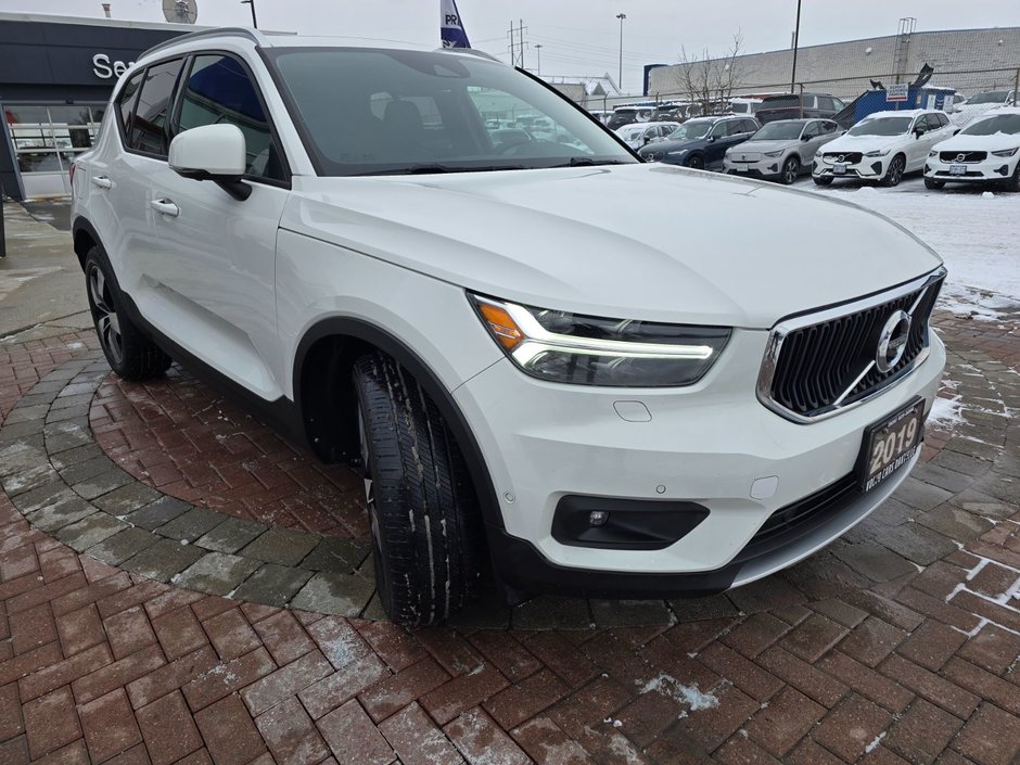 2019 Volvo XC40 MOMENTUM-4