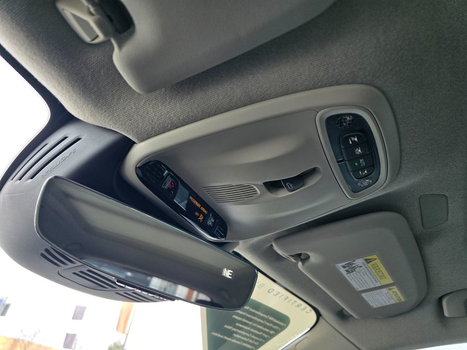 2020 Volvo XC40 MOMENTUM-25