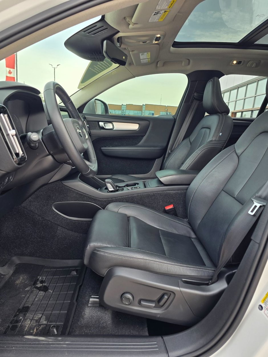 2020 Volvo XC40 MOMENTUM-24