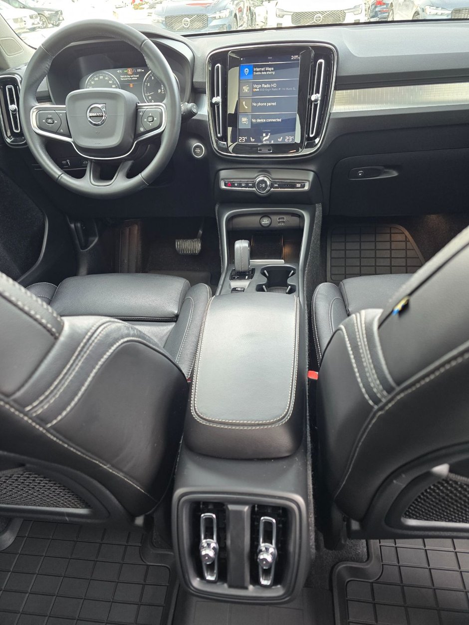 2020 Volvo XC40 MOMENTUM-21