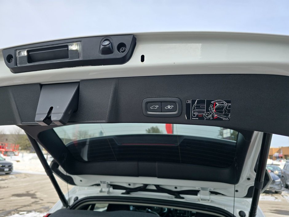 2020 Volvo XC40 MOMENTUM-16