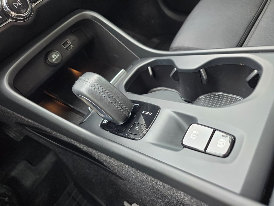 2020 Volvo XC40 MOMENTUM-28