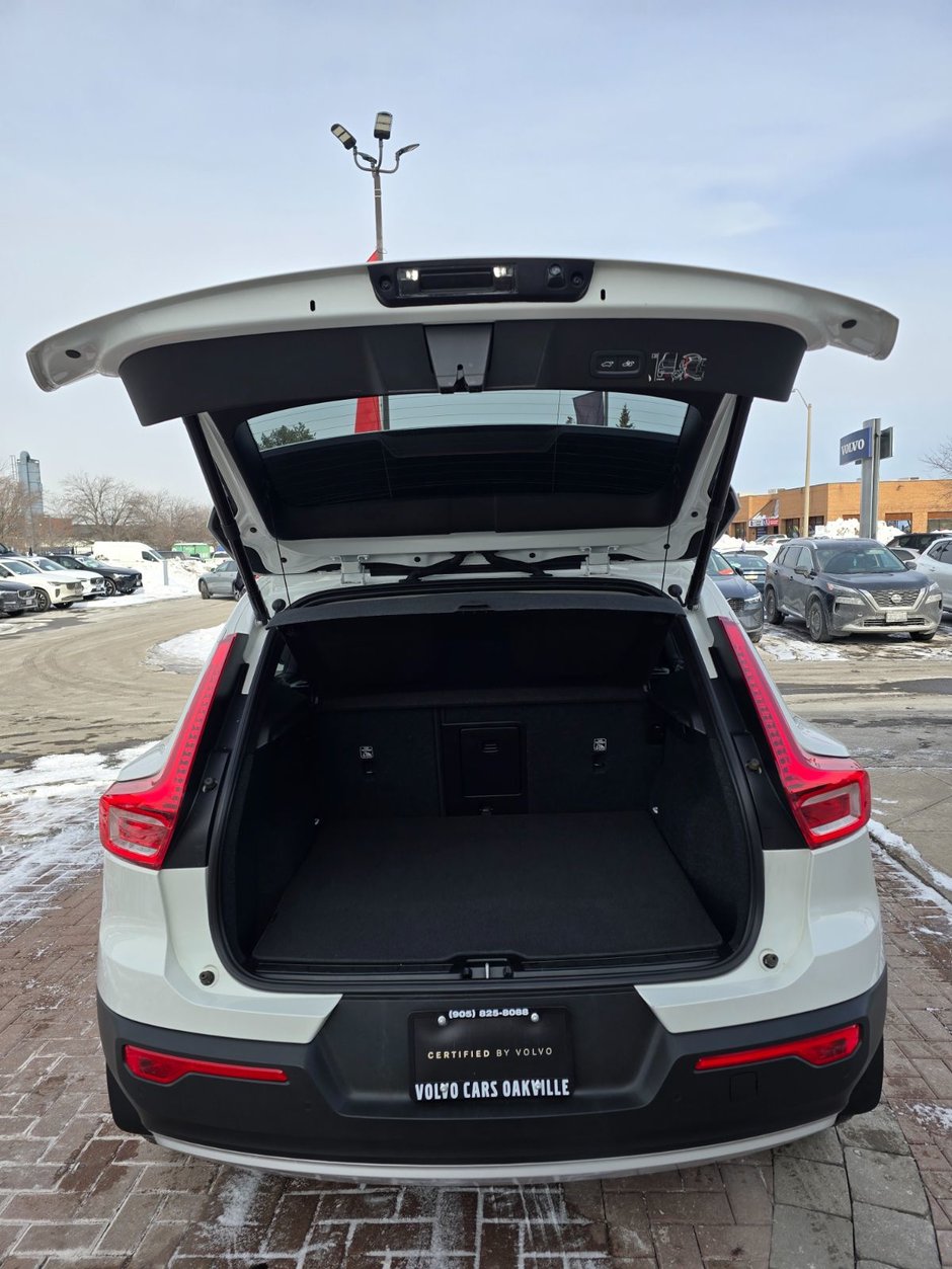 2020 Volvo XC40 MOMENTUM-15