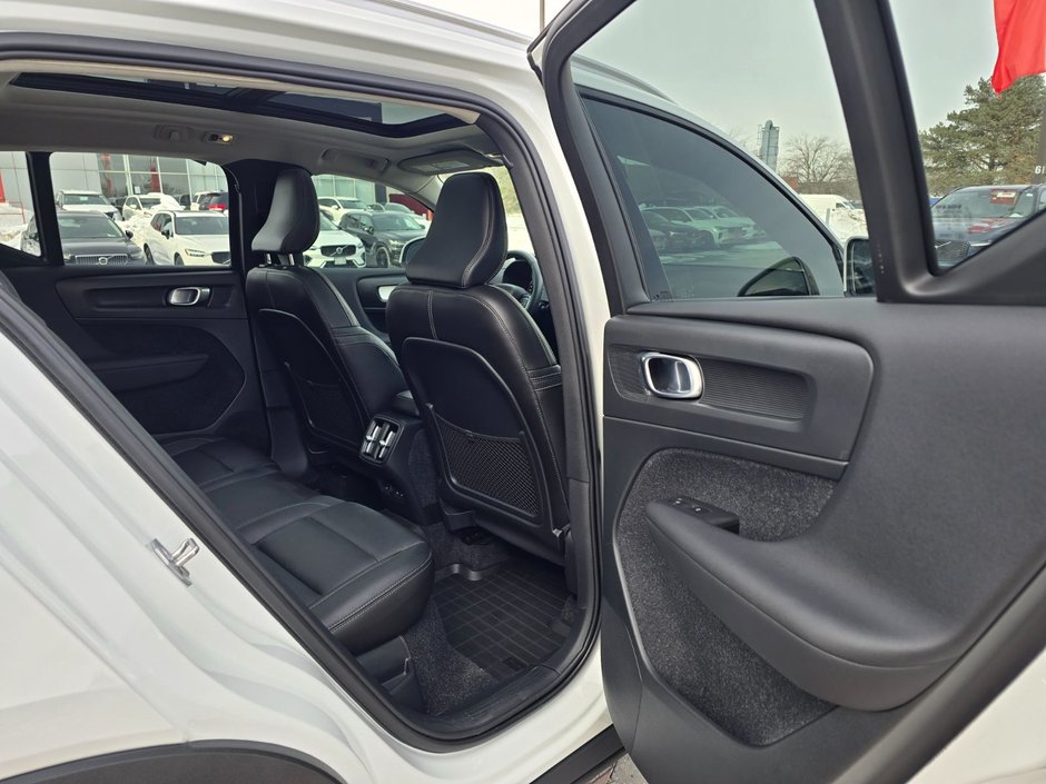 2020 Volvo XC40 MOMENTUM-18