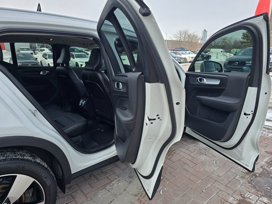 2020 Volvo XC40 MOMENTUM-10