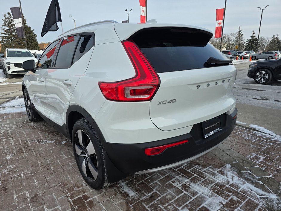 2020 Volvo XC40 MOMENTUM-11