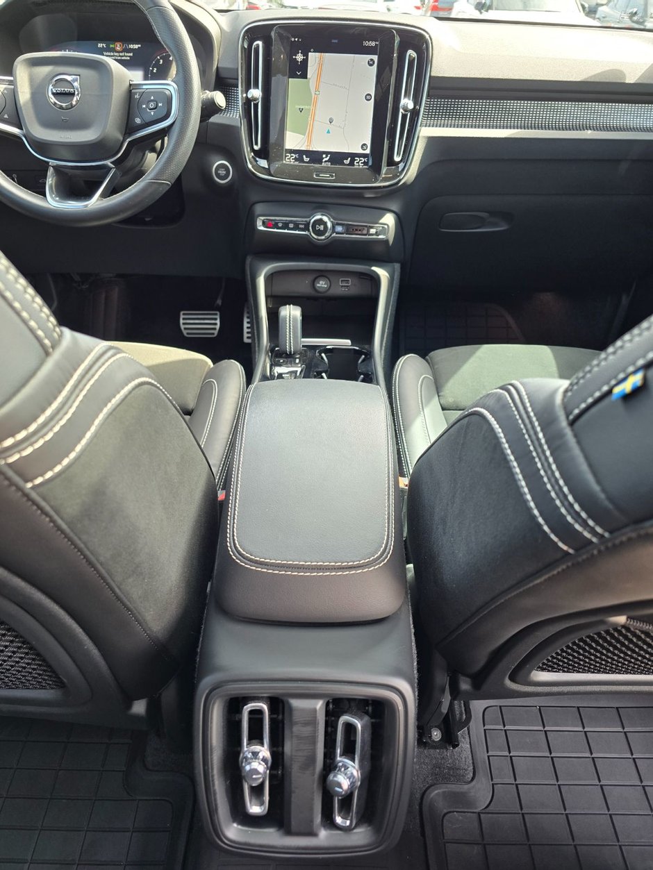 2021 Volvo XC40 R-DESIGN-21