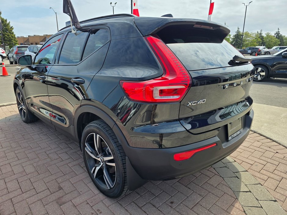2021 Volvo XC40 R-DESIGN-11