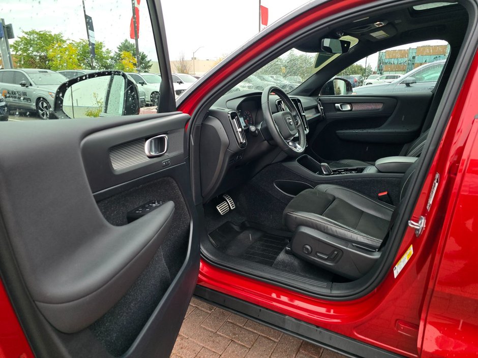 2021 Volvo XC40 R-DESIGN-12