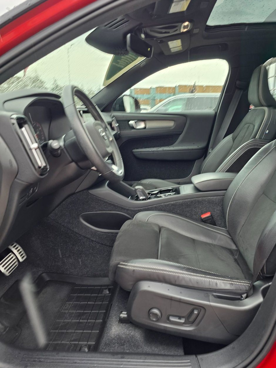 2021 Volvo XC40 R-DESIGN-24