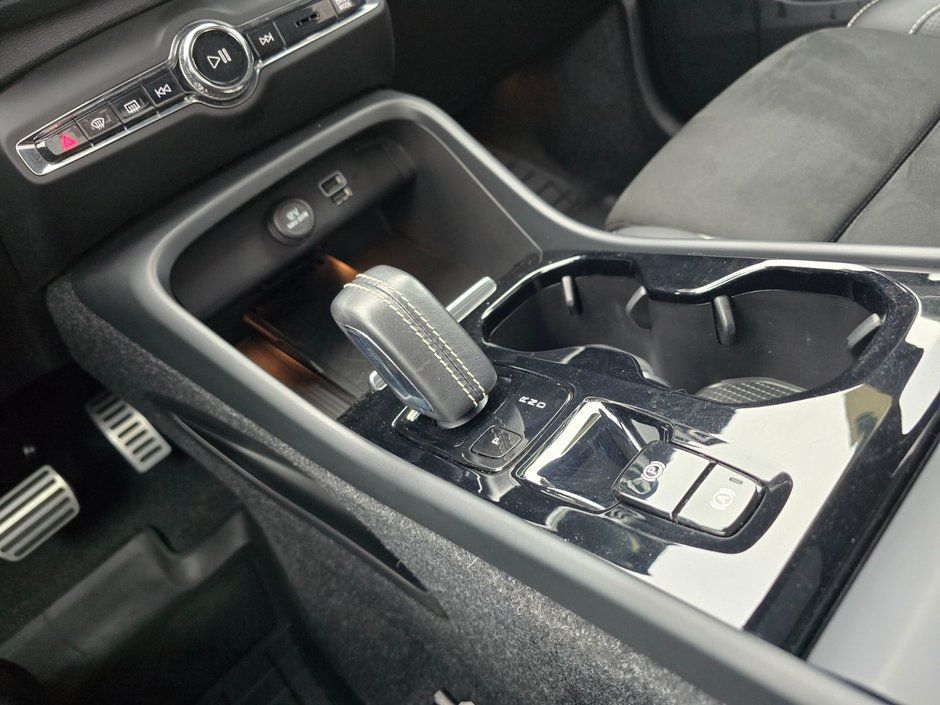 2021 Volvo XC40 R-DESIGN-28