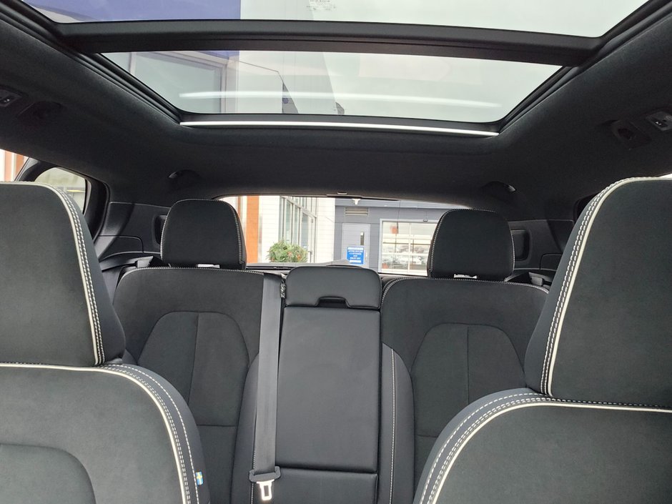 2022 Volvo XC40 R-DESIGN-8