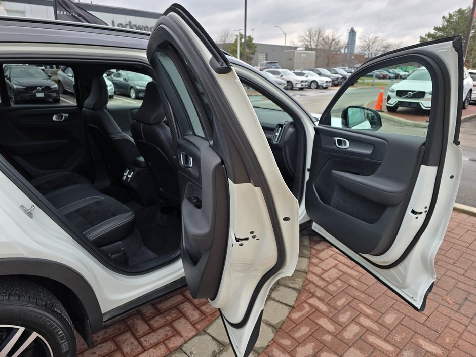 2022 Volvo XC40 R-DESIGN-10
