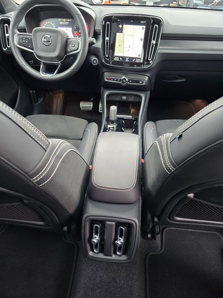 2022 Volvo XC40 R-DESIGN-21
