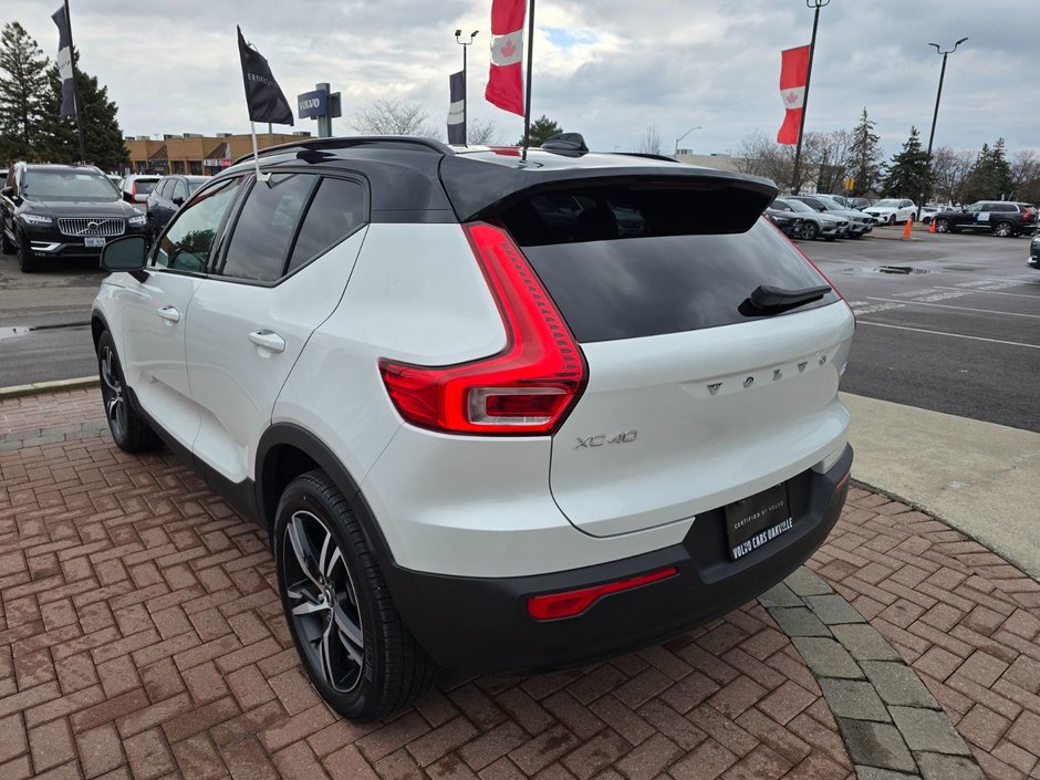2022 Volvo XC40 R-DESIGN-11