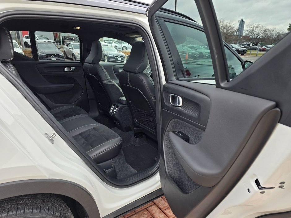 2022 Volvo XC40 R-DESIGN-18