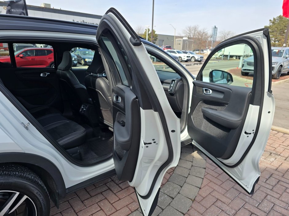 2022 Volvo XC40 R-DESIGN-10