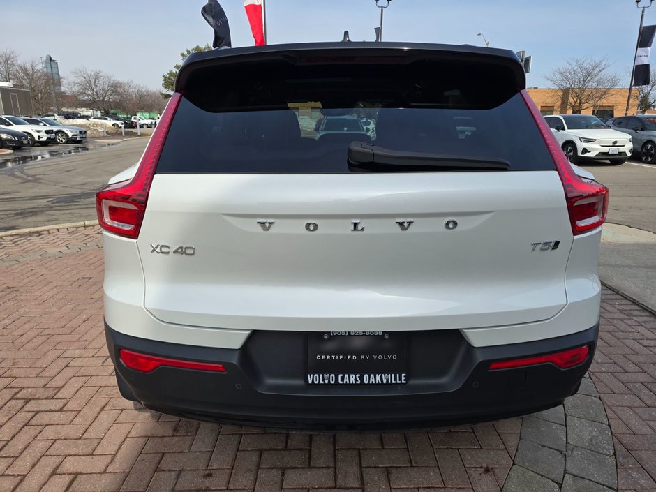 2022 Volvo XC40 R-DESIGN-13