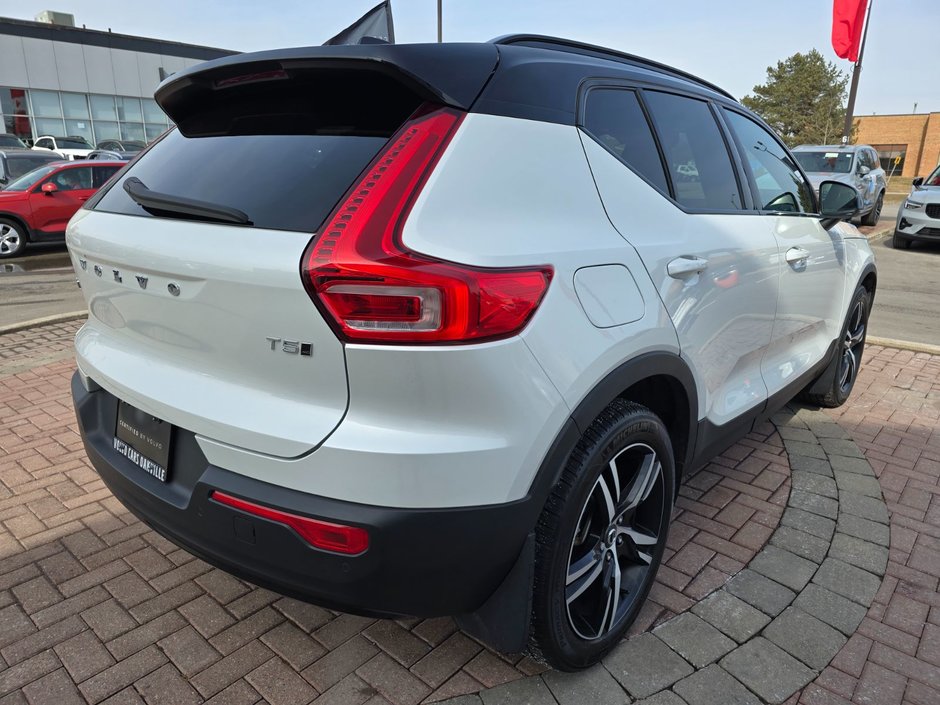 2022 Volvo XC40 R-DESIGN-14