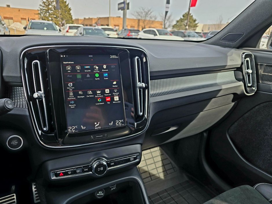 2022 Volvo XC40 R-DESIGN-27